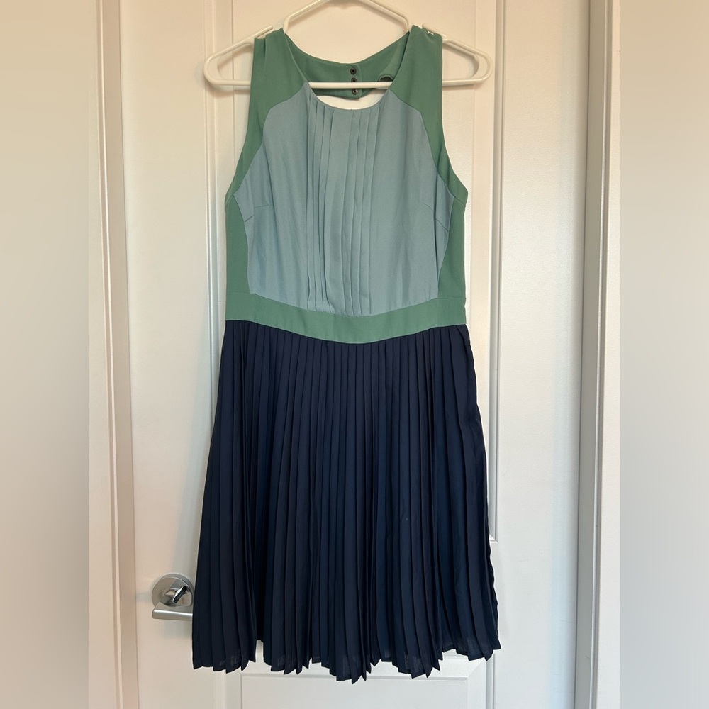 Chealse28 Dress with pleated skirt